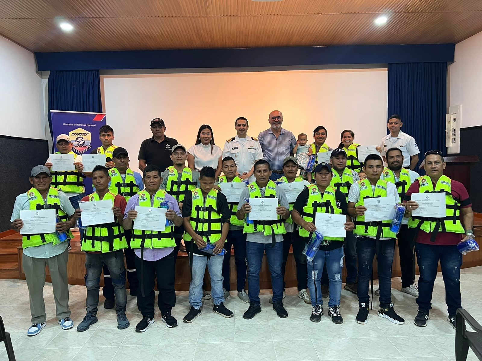 Dimar en Leticia capacitó a 28 alumnos en curso de motorista fluvial