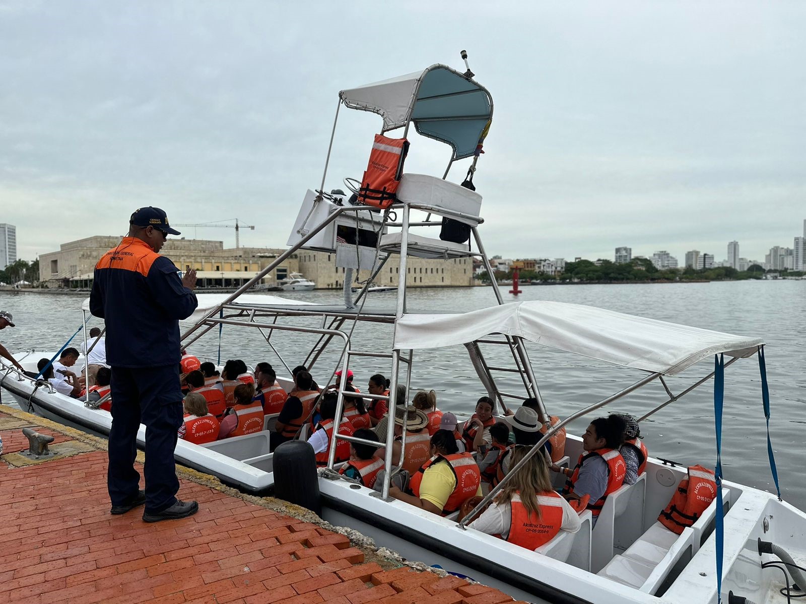 En Cartagena, la temporada se disfruta en el mar con #SeguridadDimarEs