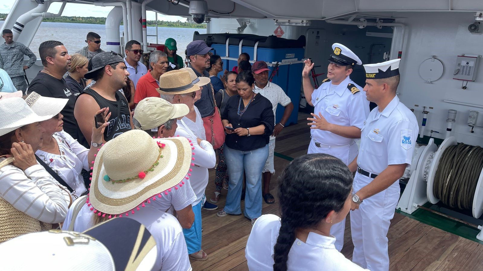 ¡Gracias Barranquilla! Más de tres mil personas visitaron el buque ARC “Simón Bolívar” antes de su viaje a la Antártica