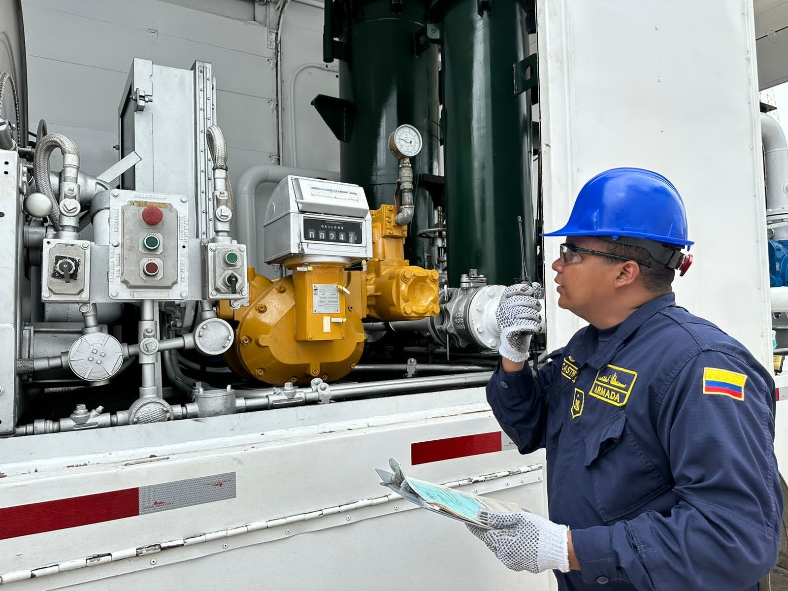 ARC ‘Simón Bolívar’ recibe el cargue de diésel marino más grande en la historia de la marina colombiana