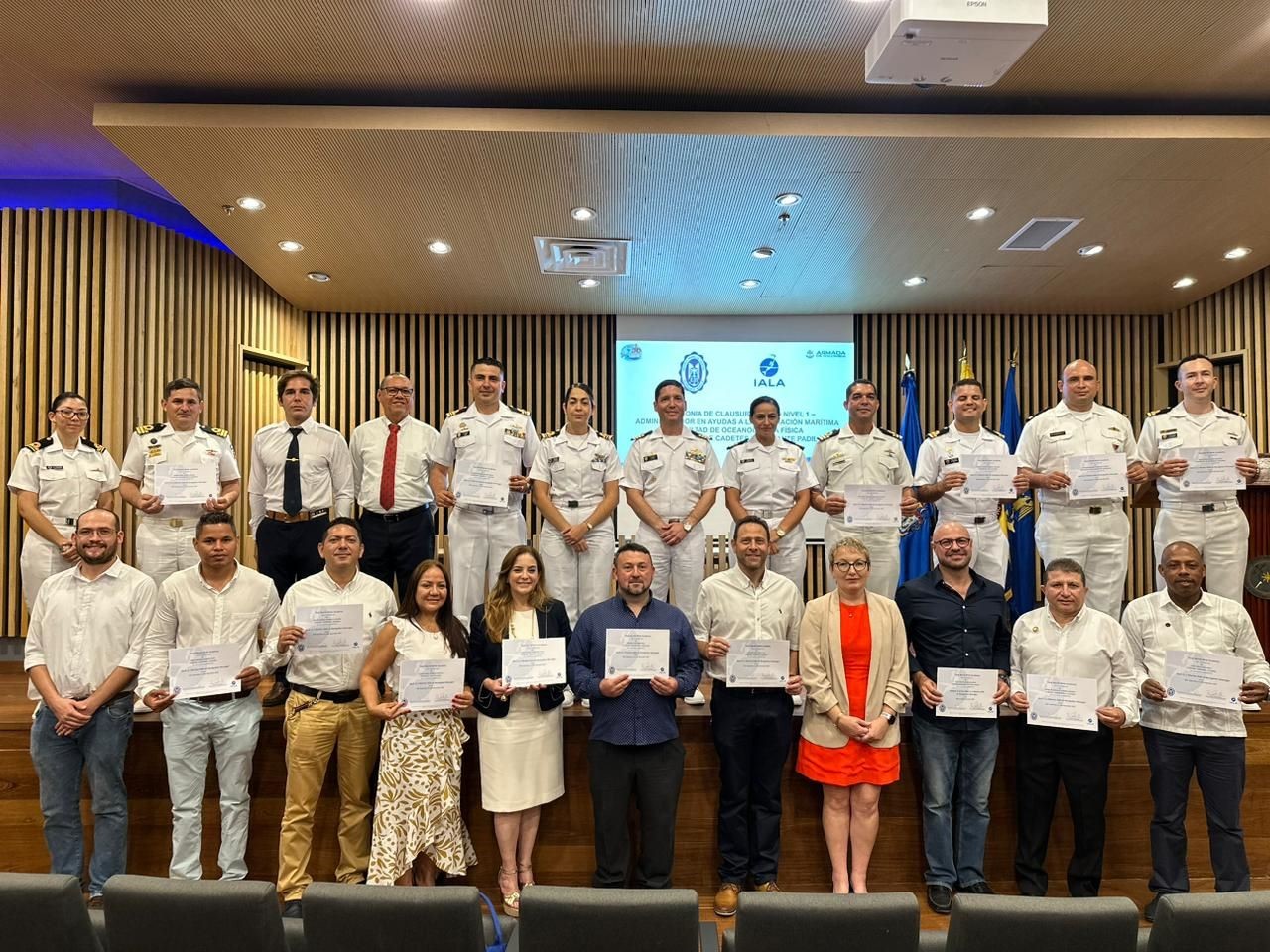 Dimar y Escuela Naval “Almirante Padilla” culminan exitosamente el primer curso en español de ayudas a la navegación en Cartagena