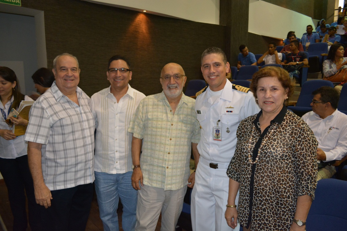 Representantes de RIESCAR en compañía de los homenajeados Juan Gossaín Abdala y CN Alex Ferrero, en representación del CIOH.