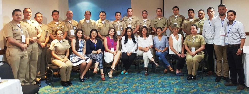 Funcionarios de las unidades de Dimar en el Caribe y el equipo de Proyecto de Fortalecimiento de las Relaciones Externas, en compañía del Director General Marítimo