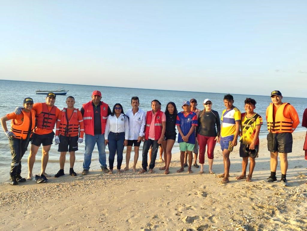 Dimar y Corpoguajira salvan la vida de un ballenato que encalló en Uribia, La Guajira