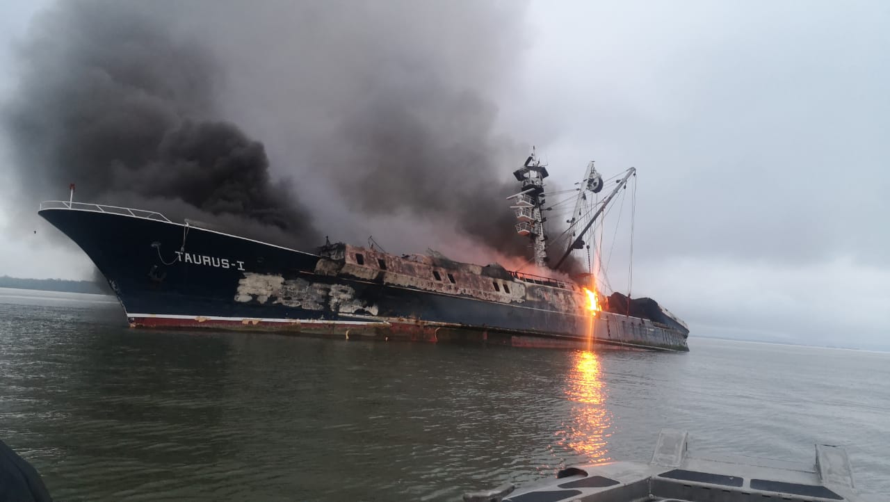 Dimar supervisa la operación de salvataje del Taurus I en la bahía interna de Buenaventura