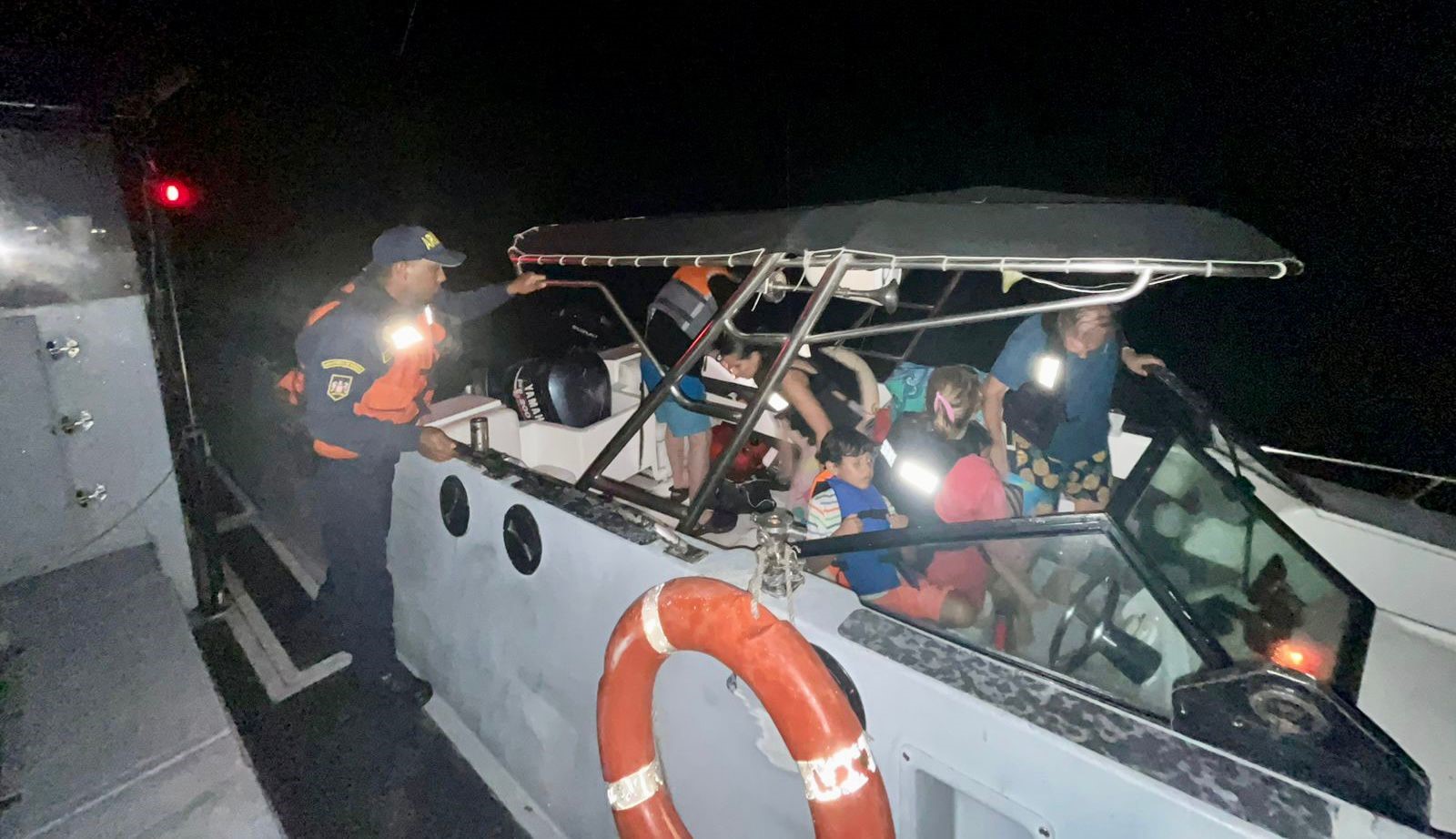 Dimar y Armada de Colombia salvaguardan la vida de 7 personas cuando presentaban emergencia en Bocas de Ceniza