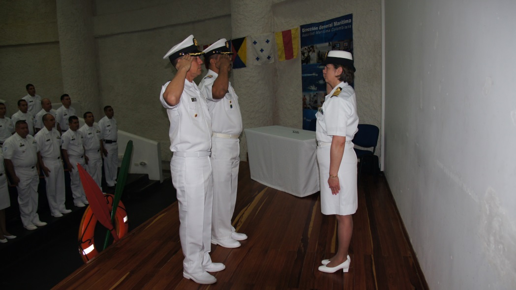 <i>Ceremonia militar presidida por la Señora Capitán de Navío Nesmes Rocío Laverde, Asesora de Dimar. </i>