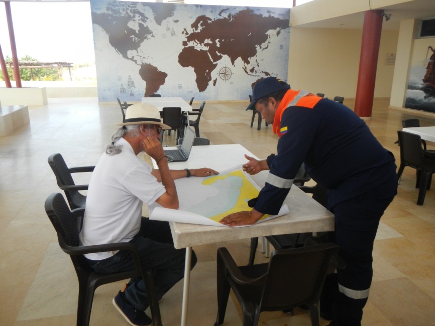 Socialización trabajos cartográficos en Puerto Velero. (Foto archivo CIOH)