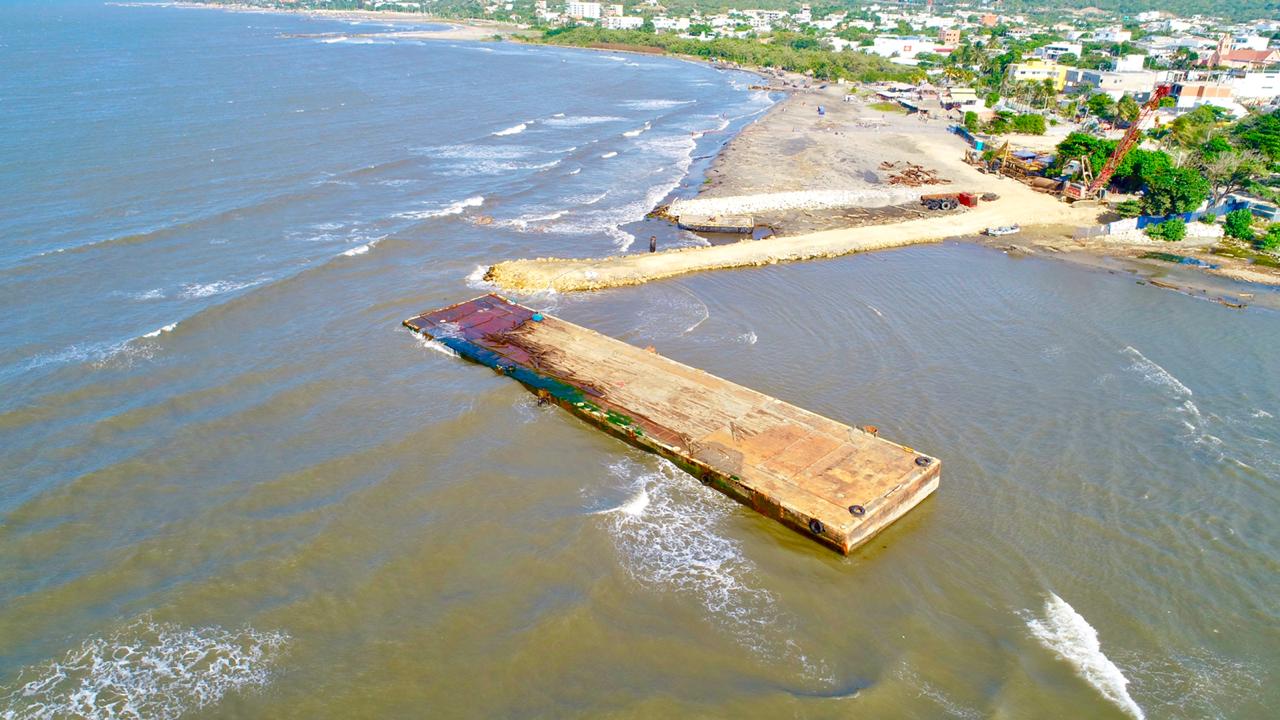 Barcaza presenta encallamiento en obras del muelle de Puerto Colombia: Dimar