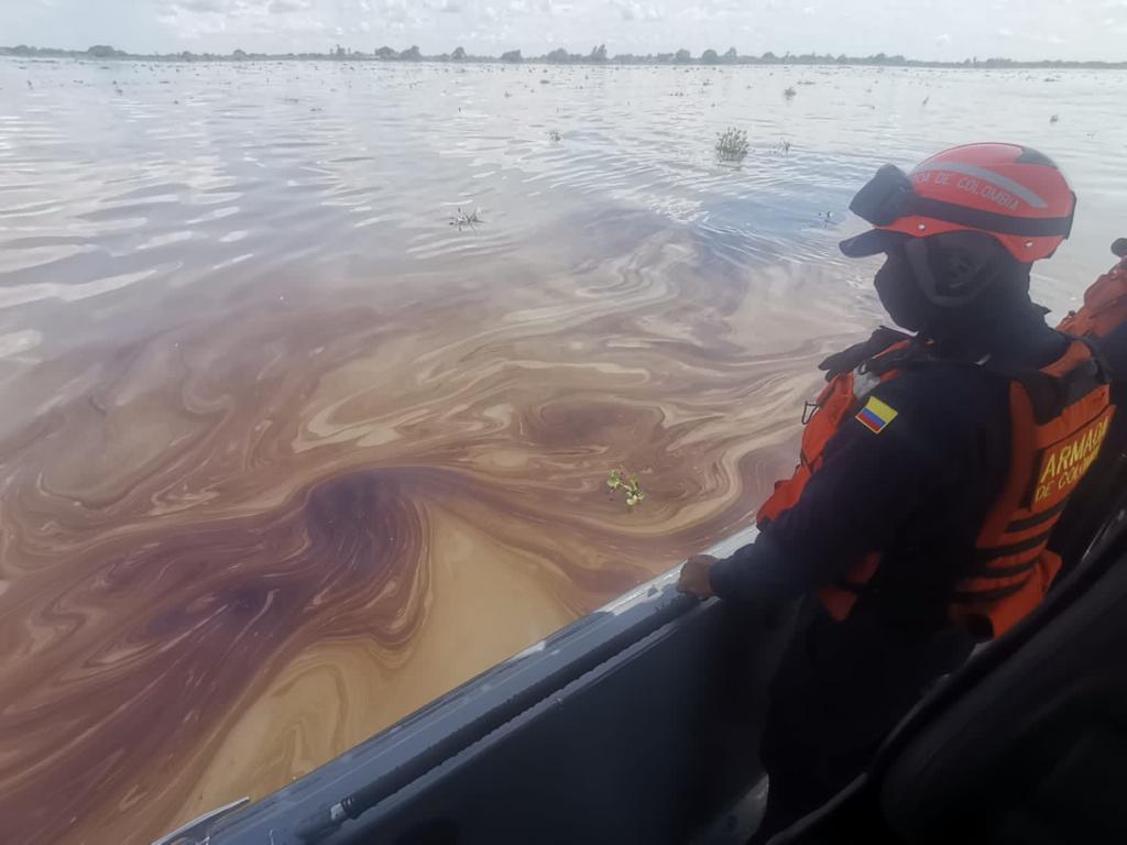 En medio de un trabajo interinstitucional, se logra controlar mancha en aguas  del río Magdalena 