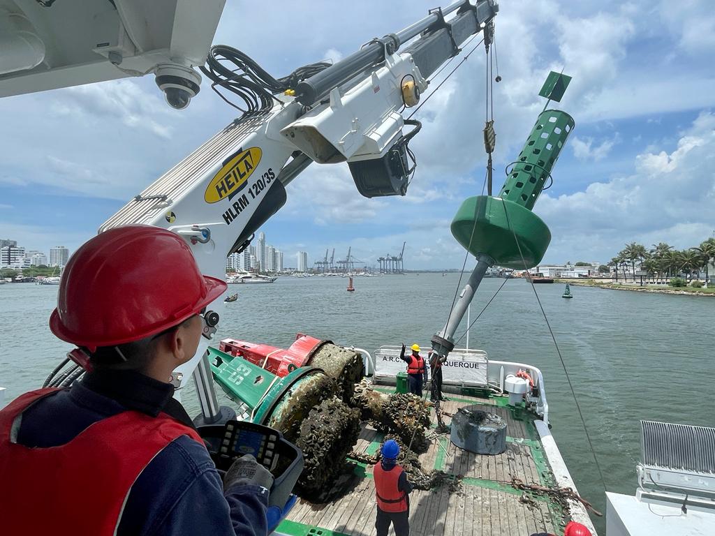 Dimar instala nuevas boyas en la Bahía de las Ánimas en Cartagena 