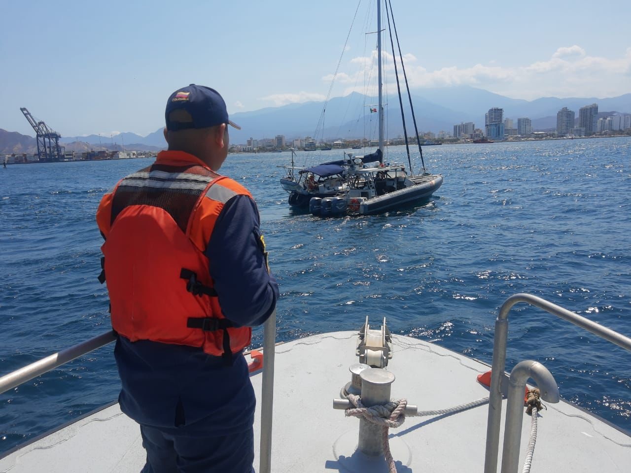 Dimar y Guardacostas rescatan velero de bandera francesa 