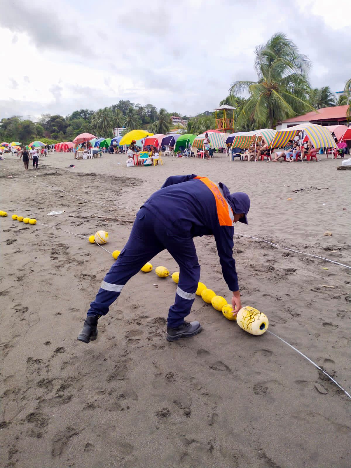 Dimar asesoró técnicamente la instalación de 190 boyarines en Playa Piangüita