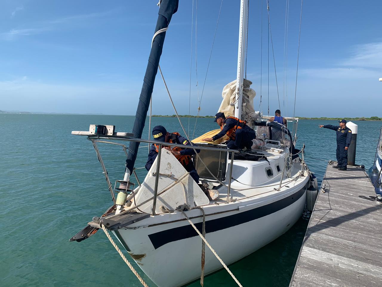 Dimar y Armada Nacional rescatan Velero de bandera Irlandesa en Barranquilla