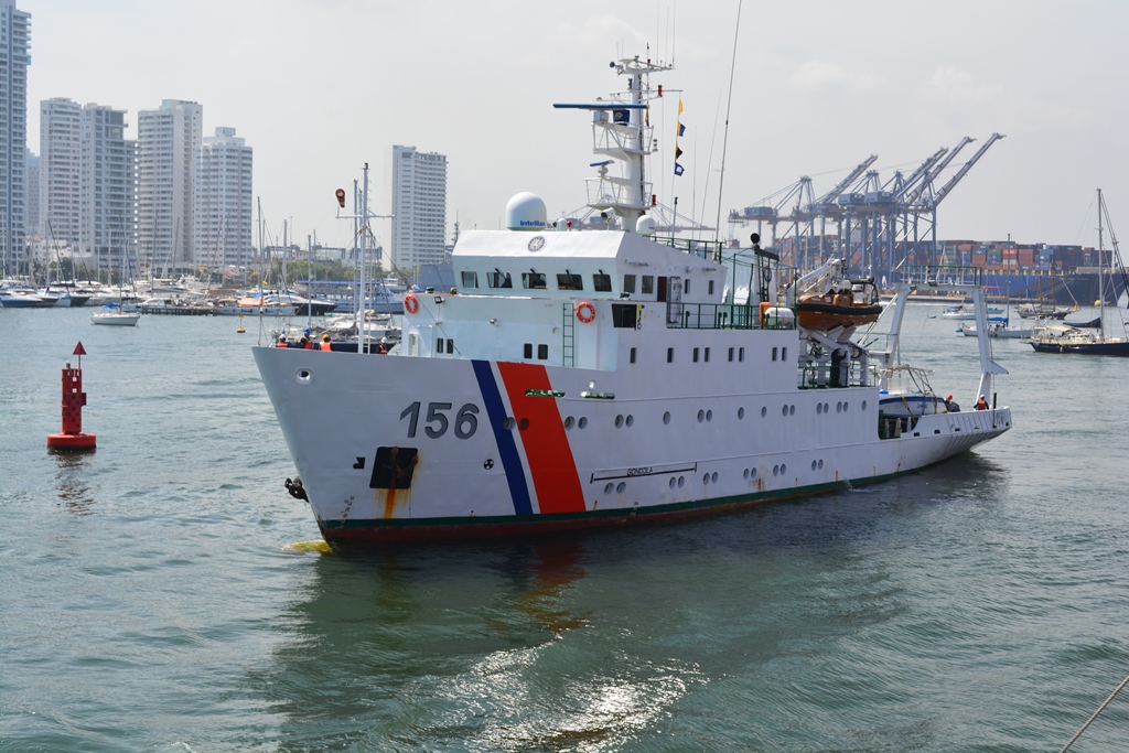 Dimar y Guardacostas rescatan velero a la deriva en Islas del Rosario