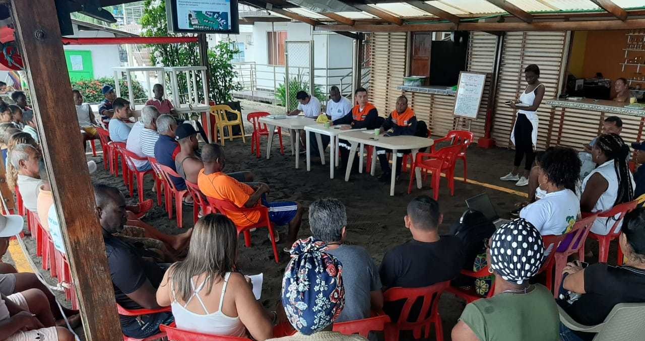 Dimar lidera encuentro en Piangüita para fortalecer la seguridad Marítima de sus playas