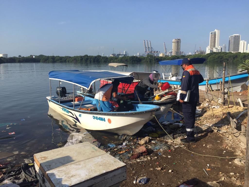 En Cartagena, Dimar mantiene control a naves en la Ciénaga de Las Quintas