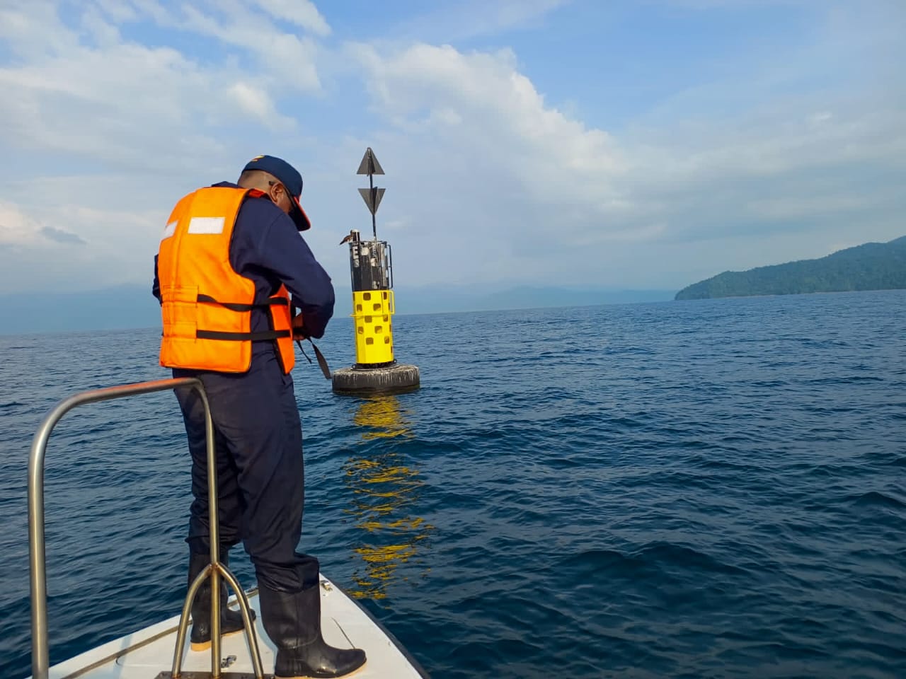 Bahía Solano cuenta con nuevas ayudas para la navegación y recolección de datos oceanográficos en tiempo real