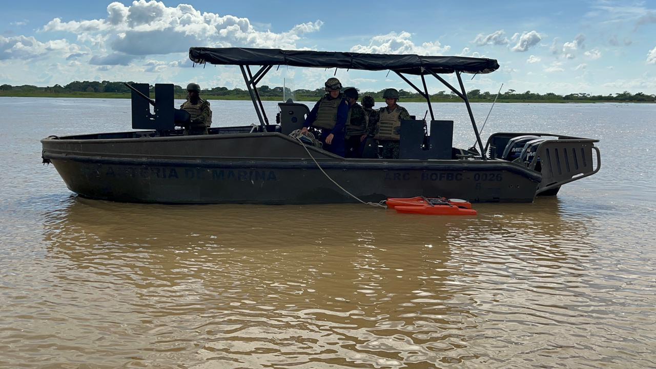 CIOH Caribe mide corrientes en La Mojana para minimizar riesgos a las comunidades afectadas por el rompimiento del dique 'Cara e' Gato'