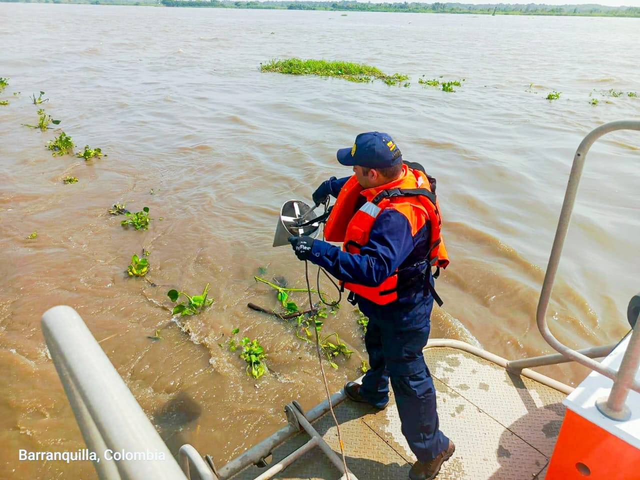 Dimar lidera estudio de contaminación marina en los principales puertos del Caribe colombiano