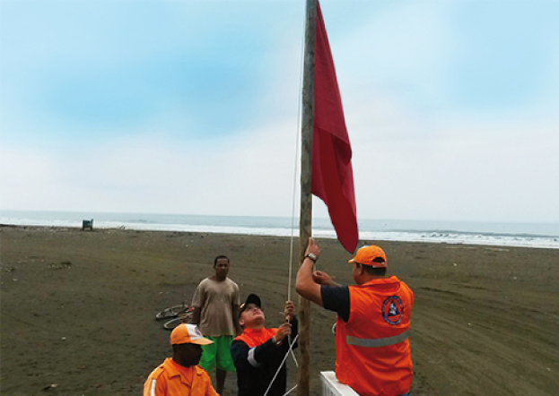 Banderines de colores que serán cambiados de acuerdo a las condiciones del mar.