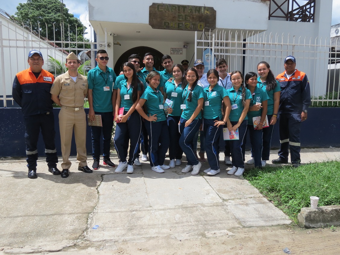 Capitanía de Puerto de Leticia recibe visita del Colegio Naval 