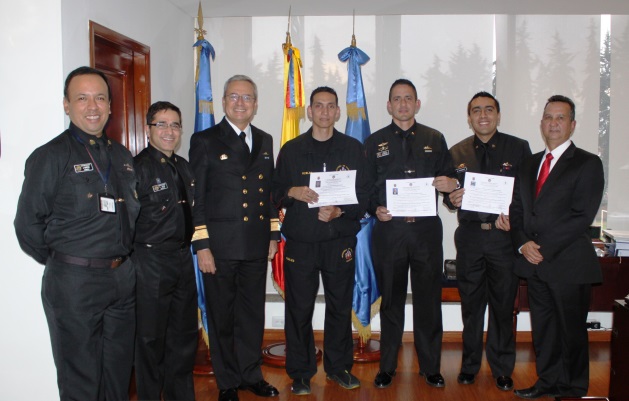 Director General Marítimo y Oficales de Infanteria de Marina graduados. 