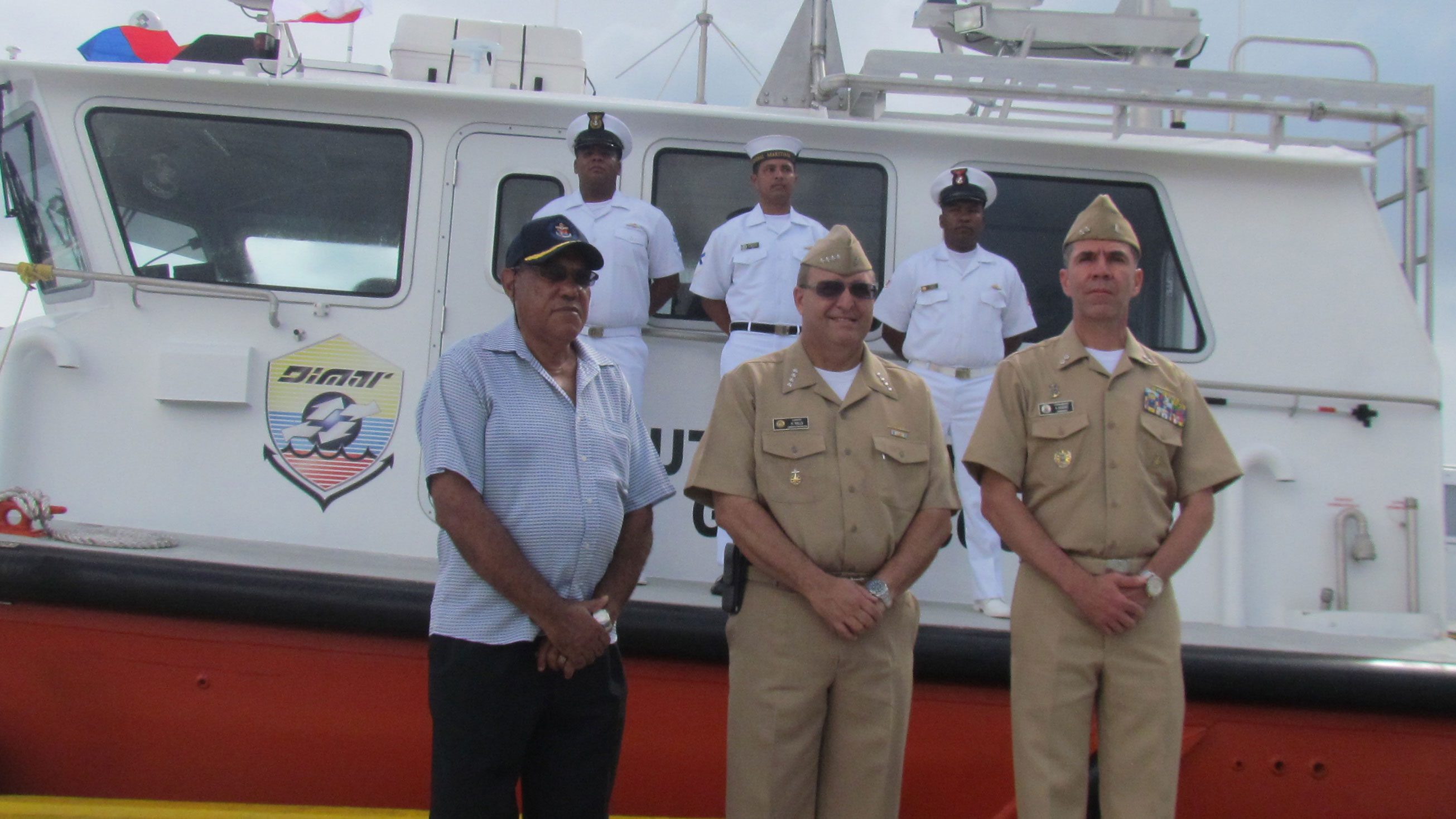 En ceremonia naval presidida por el Señor Almirante Hernando Wills Vélez, Comandante de la Armada Nacional