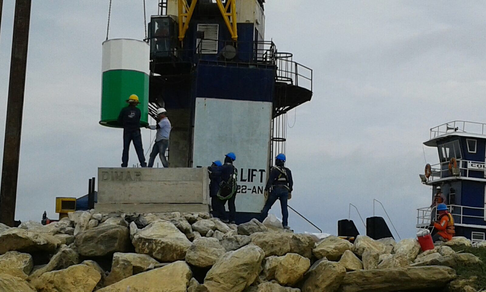 Continúa la modernización de las ayudas a la navegación en el Río Magdalena