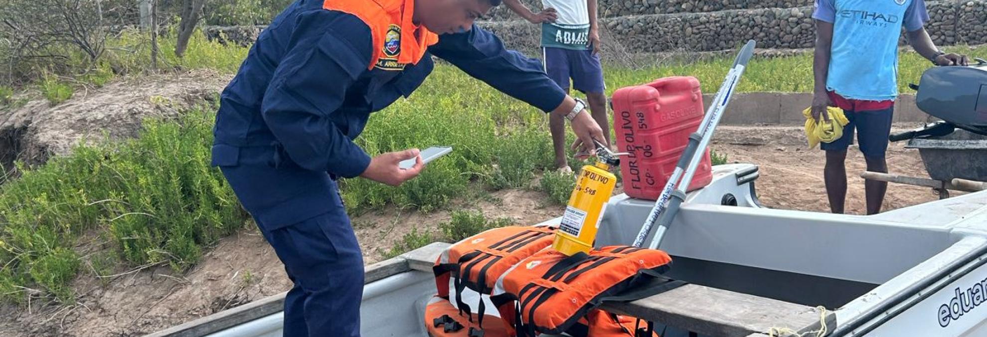 Pescadores artesanales de La Guajira, se benefician con matrículas de sus embarcaciones menores